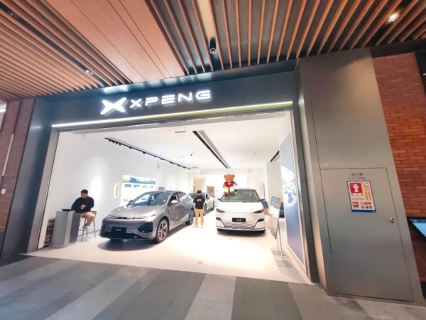 小鵬汽車深圳壹方天地展廳設(shè)計(jì)