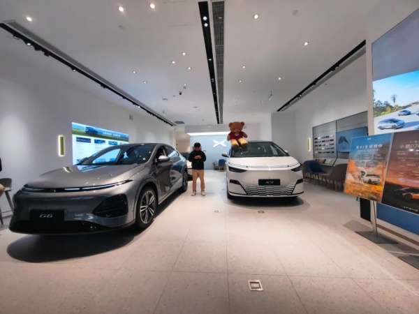 小鵬汽車深圳壹方天地展廳設(shè)計(jì)